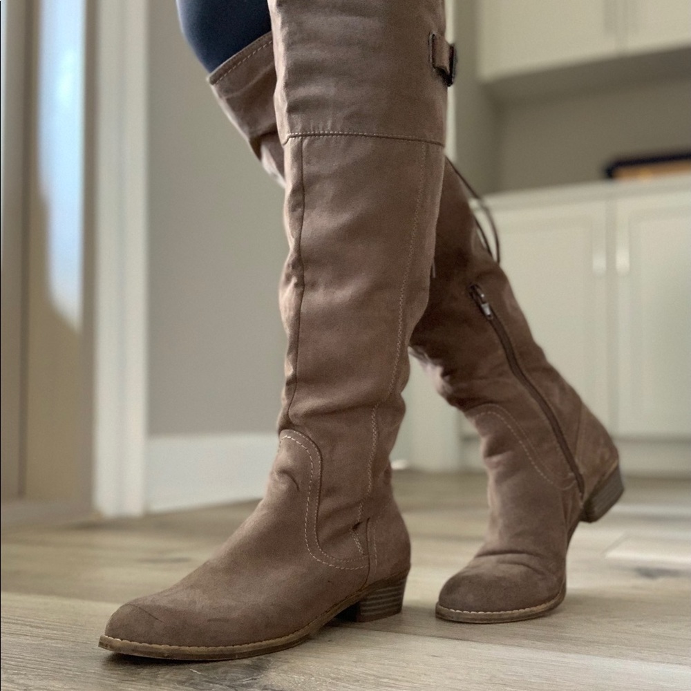 Guess brown suede boots